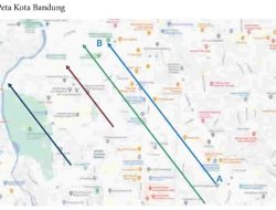 Pesawat Kecil Sedang Mengisi Bahan Bakar Dari Pesawat Besar di Udara